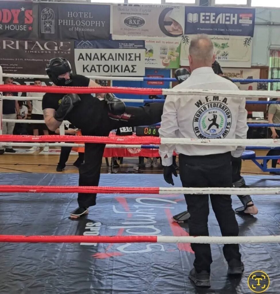 Αγώνας kick boxing στο ρινγκ σε διοργάνωση της W.F.M.A.